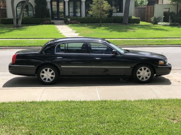 DFW Airport Executive Car Service. Locally owned and 5 star rated. DFW Executive Limos 214-621-8301.Richardson, Texas Car Service.