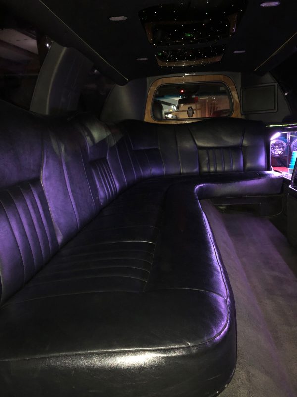 Lincoln stretch limos seating 8-10 passengers.