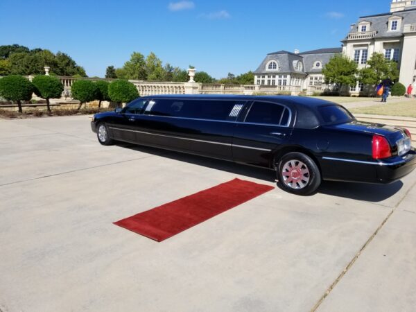 Bowie House Fort Worth Airport Transportation. 8-10 Passenger Lincoln Stretch Limousine.